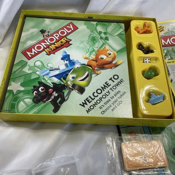 Board Game Monopoly Junior Ages 5+ 2-4 Players Fast Dealing Game Complete - Picture 3 of 12